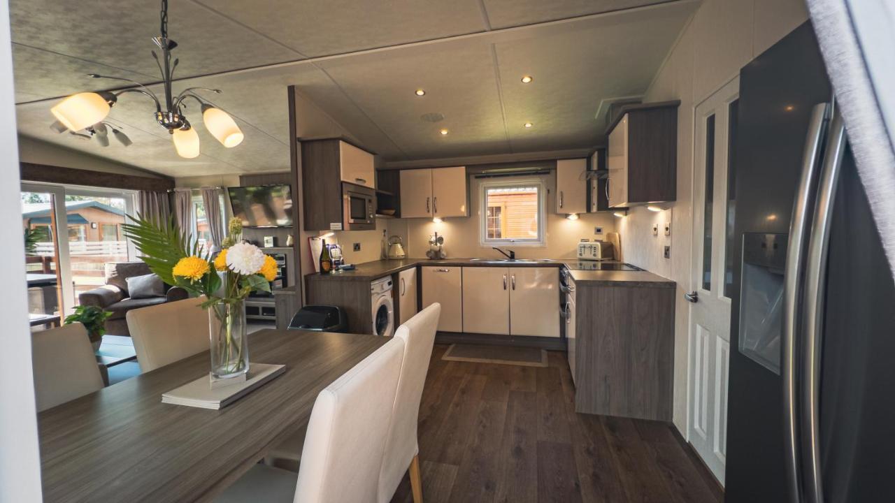 Hazel Oaks, Beautiful Lodge With Hot Tub - Sleeps 6 - Felmoor Park Morpeth Exterior foto