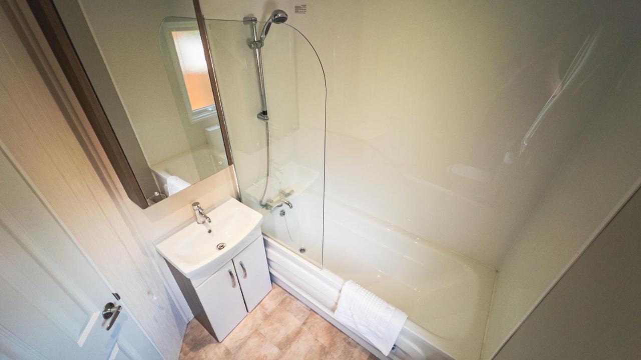 Hazel Oaks, Beautiful Lodge With Hot Tub - Sleeps 6 - Felmoor Park Morpeth Exterior foto