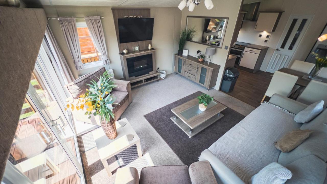 Hazel Oaks, Beautiful Lodge With Hot Tub - Sleeps 6 - Felmoor Park Morpeth Exterior foto