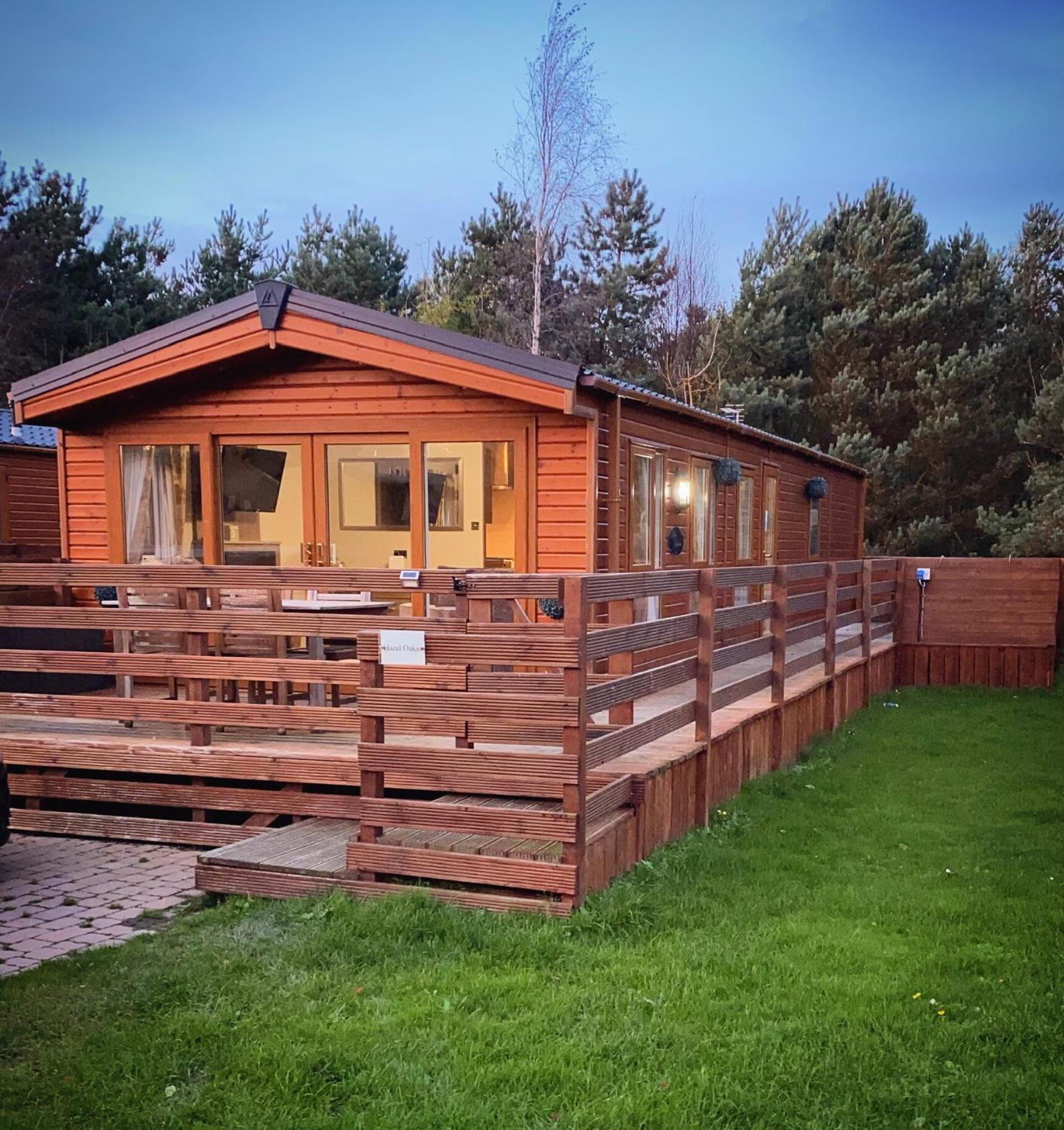 Hazel Oaks, Beautiful Lodge With Hot Tub - Sleeps 6 - Felmoor Park Morpeth Exterior foto